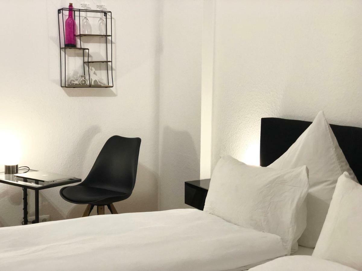 Apartment Q! Alex Berlin